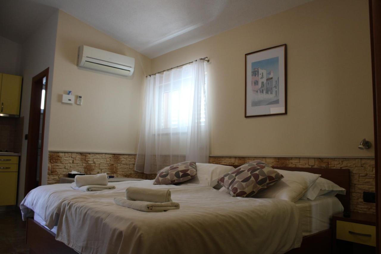 Dalmacija Bed & Breakfast Omis Exterior photo